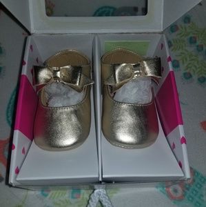 Infant gold shoes